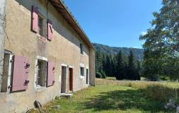 689 MIJOUX : Maison ancienne isolée