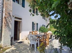 780 LES MOUSSIERES : Maison ancienne isolée sur 5,7 ha de terrain 