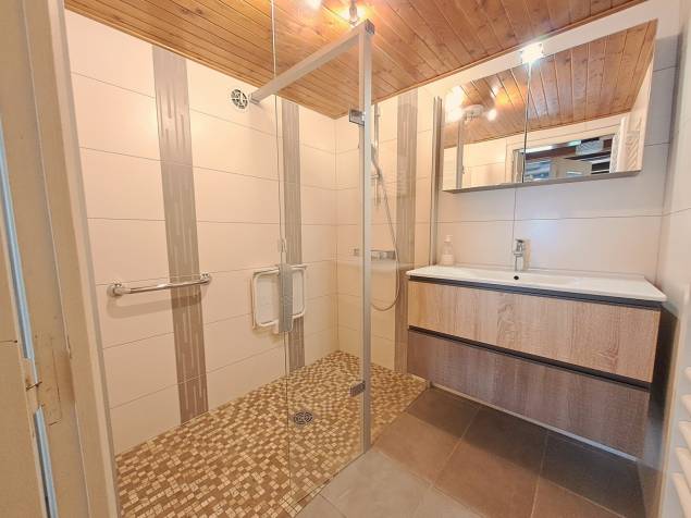 salle d'eau récente en rez de chaussée salle d'eau récente en rez de chaussée