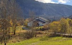 788 MIJOUX : Maison ancienne sur 2,6 ha de terrain 