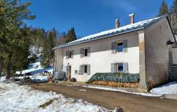 804 LA PESSE : Maison ancienne isolée