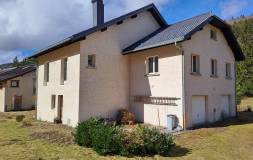 809 MIJOUX : Maison familiale avec sous sol complet 