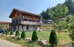 821 PREMANON : Chalet avec 2 logements + Grand garage