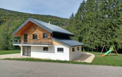 825 LELEX : Chalet prêt à emménager dans un environnement agréable